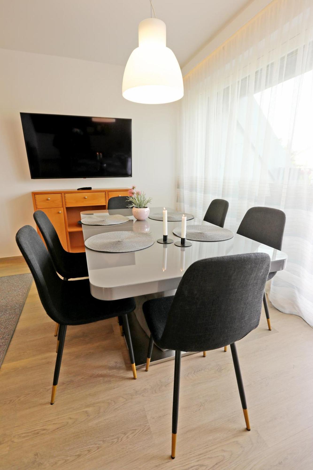 Atrium Apartman Heviz Mit Panoramaterrasse Und Tiefgarage Exterior photo