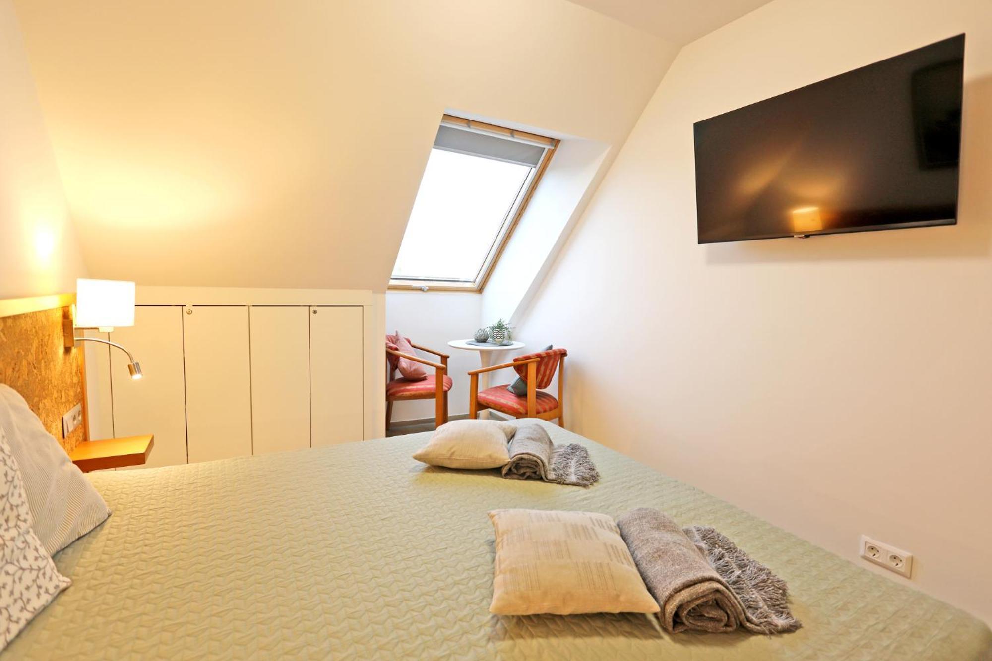 Atrium Apartman Heviz Mit Panoramaterrasse Und Tiefgarage Exterior photo