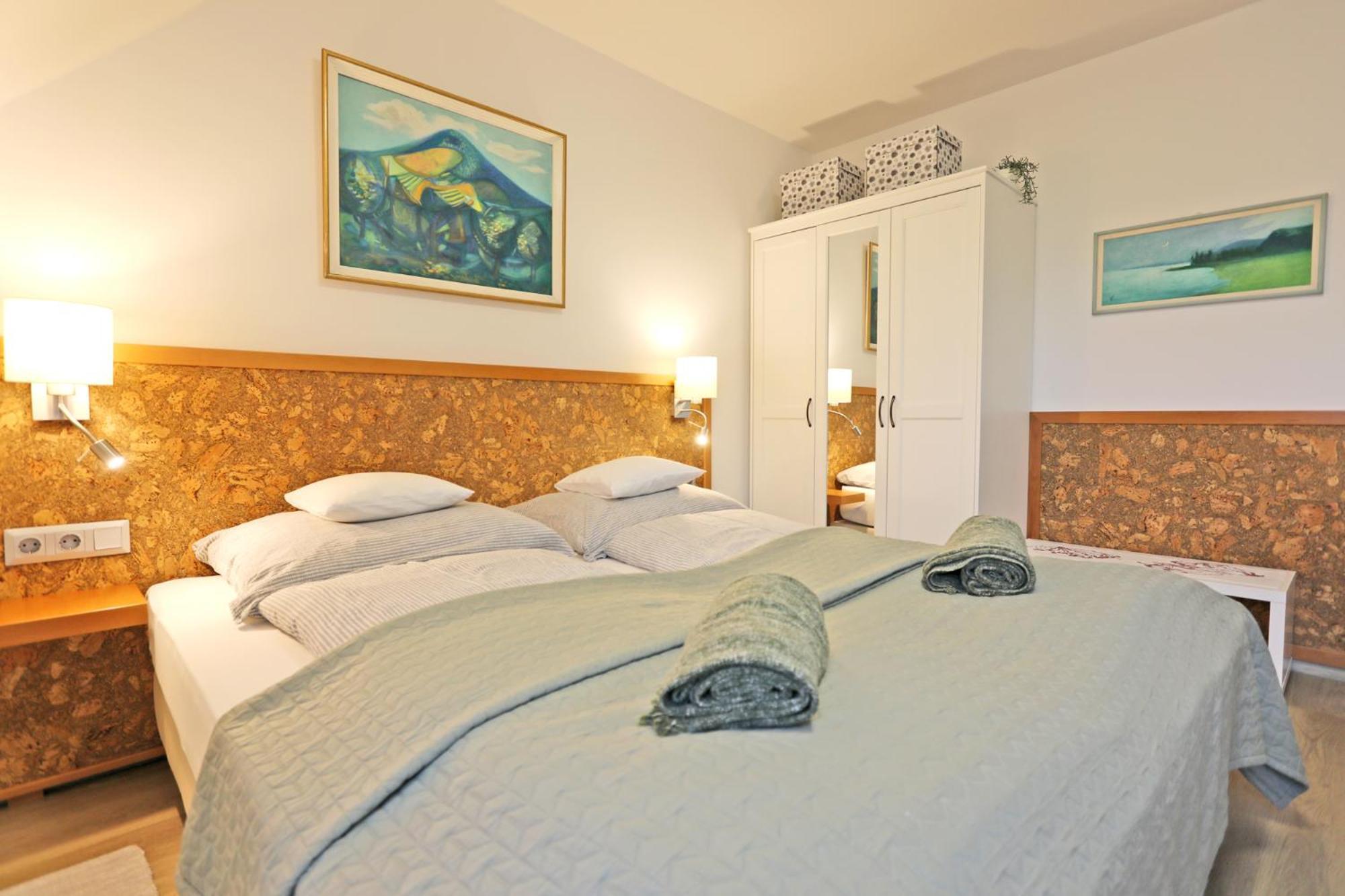 Atrium Apartman Heviz Mit Panoramaterrasse Und Tiefgarage Exterior photo